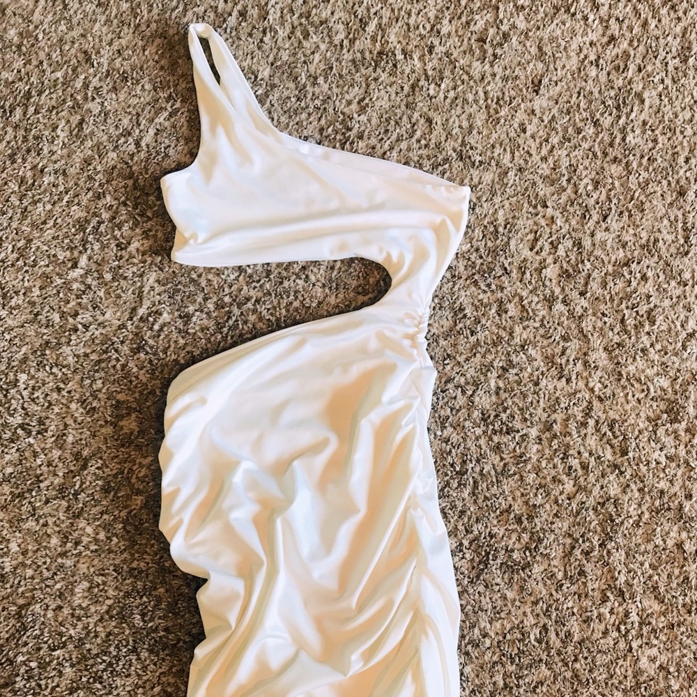 Fun sexy one shoulder and cut out in the mid section form fitting dress